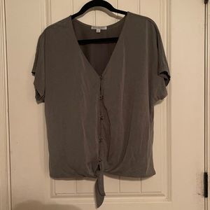 Green Envelope Los Angeles. Short sleeve button and tie in front. Size Large